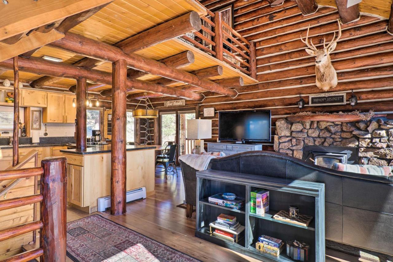 Classic Colorado Log Home With Mountain Views! Florissant エクステリア 写真