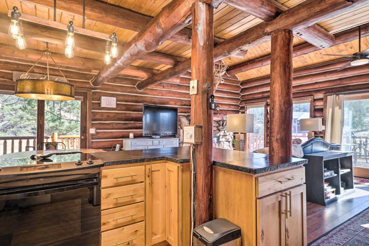 Classic Colorado Log Home With Mountain Views! Florissant エクステリア 写真