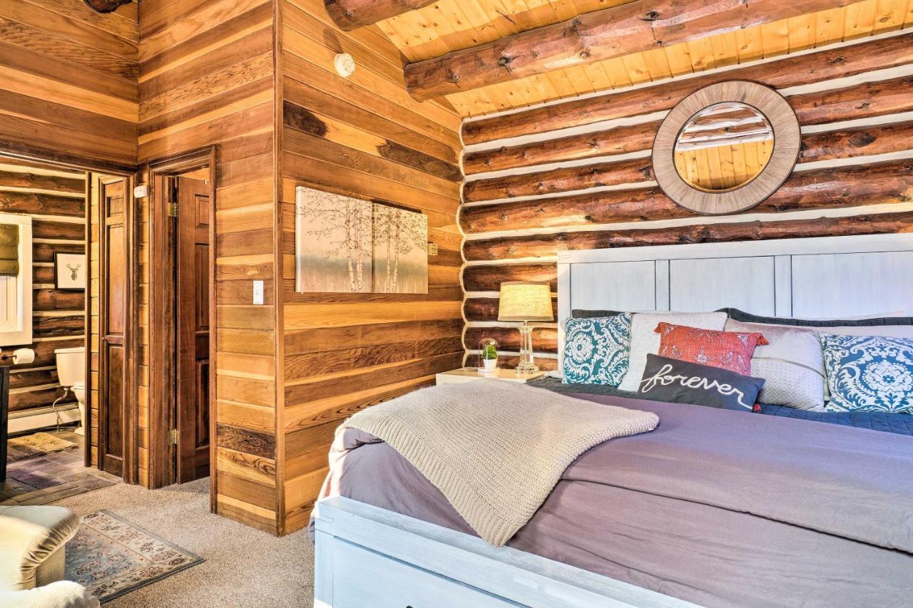 Classic Colorado Log Home With Mountain Views! Florissant エクステリア 写真