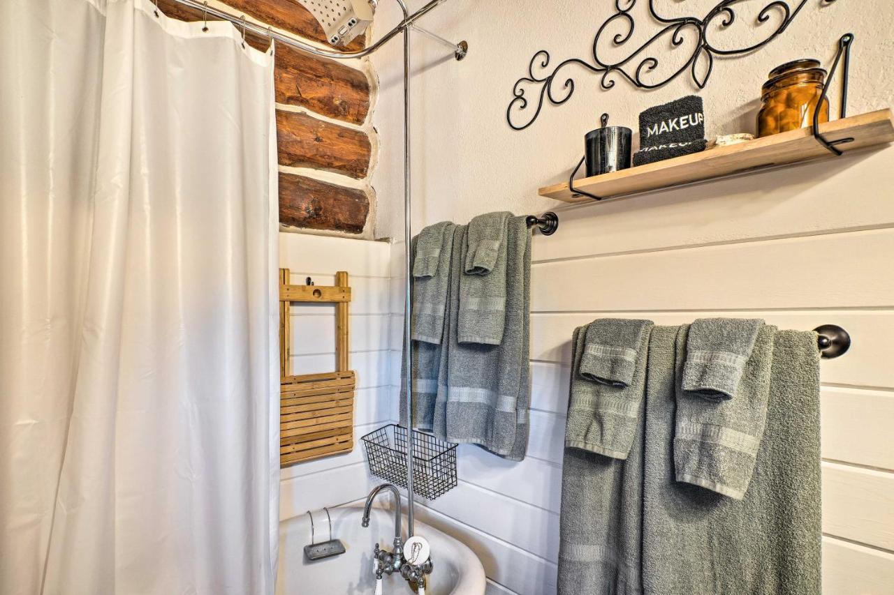 Classic Colorado Log Home With Mountain Views! Florissant エクステリア 写真